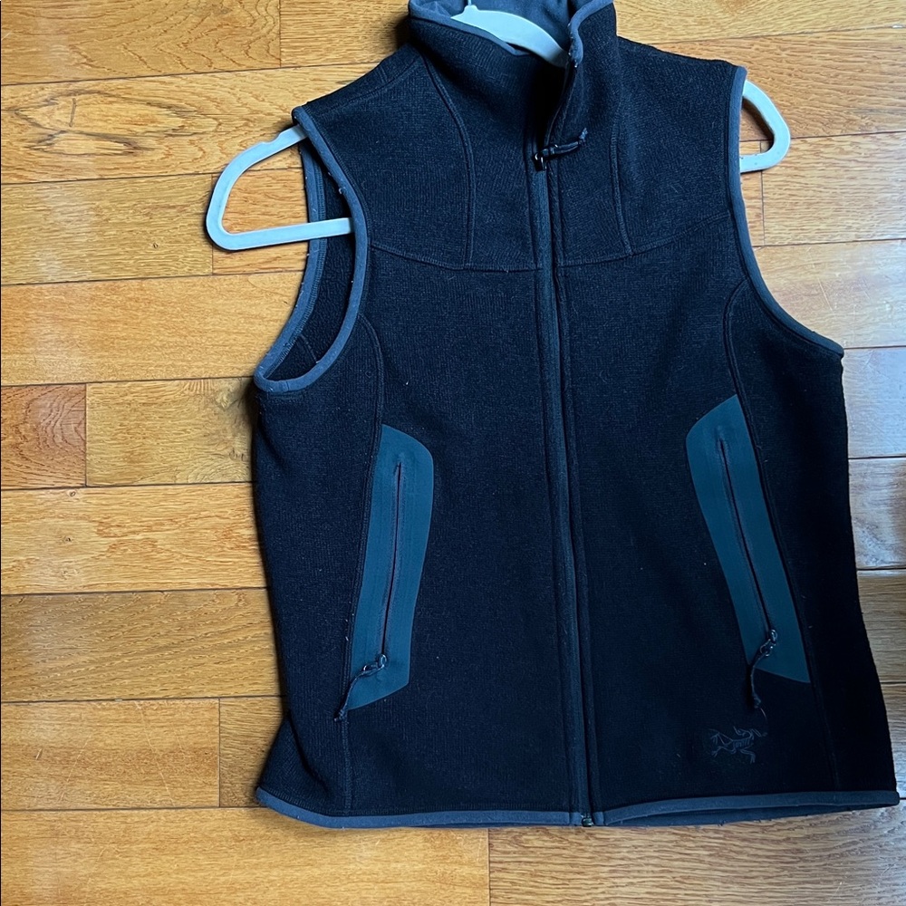 Black  Sleeveless Vest
